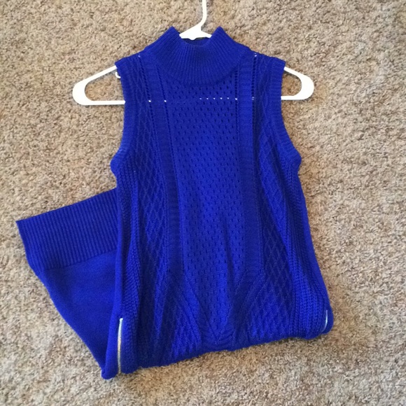 Sleeveless royal blue sweater - Picture 2 of 4
